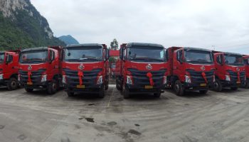 專業(yè)服務(wù)，成就大客戶，玉柴機電交付10臺乘龍自卸車